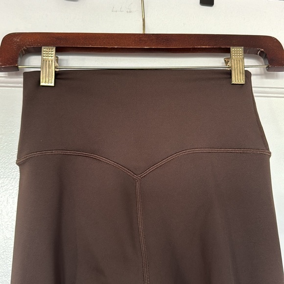 Alo Airlift Legging with Split hem - Picture 4 of 5